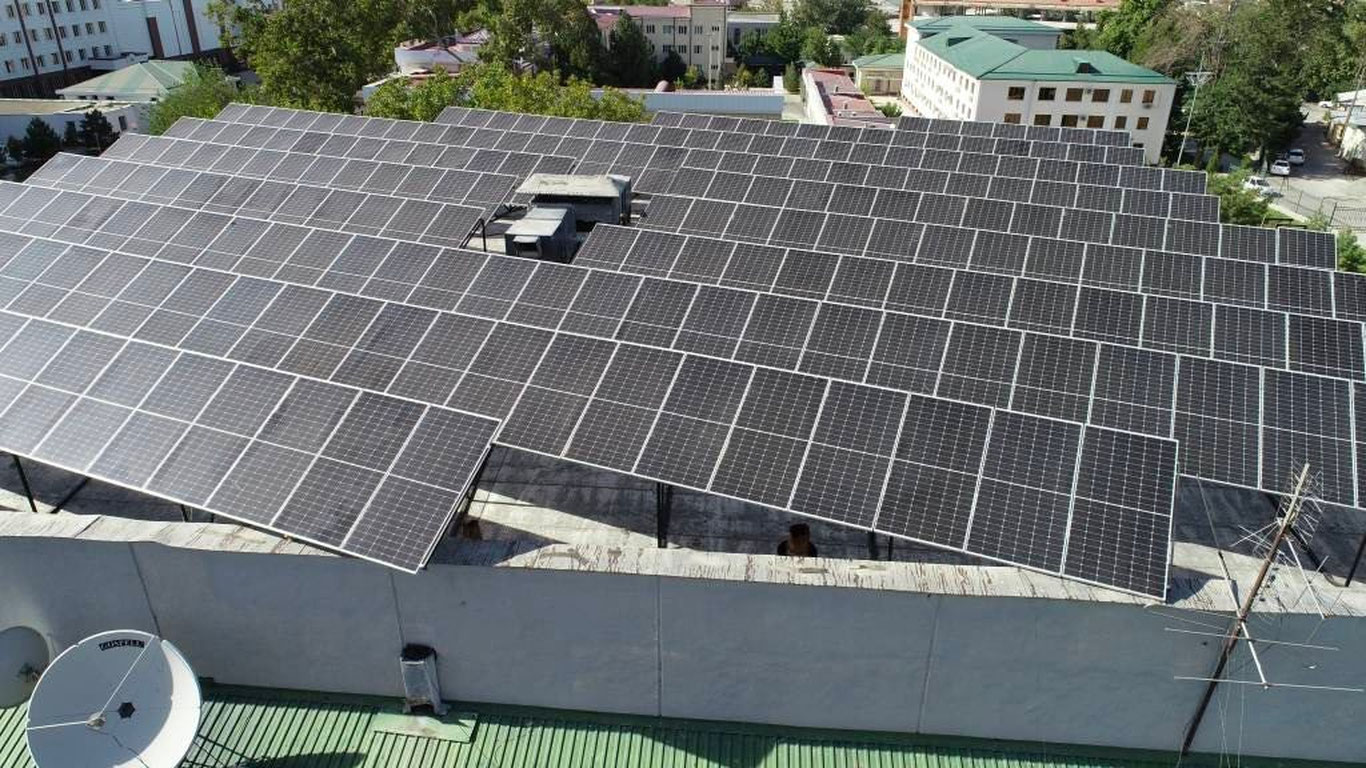 O‘zbekistonda quyosh panellarini o‘rnatishda majburlov yo'qligi ma'lum qilindi