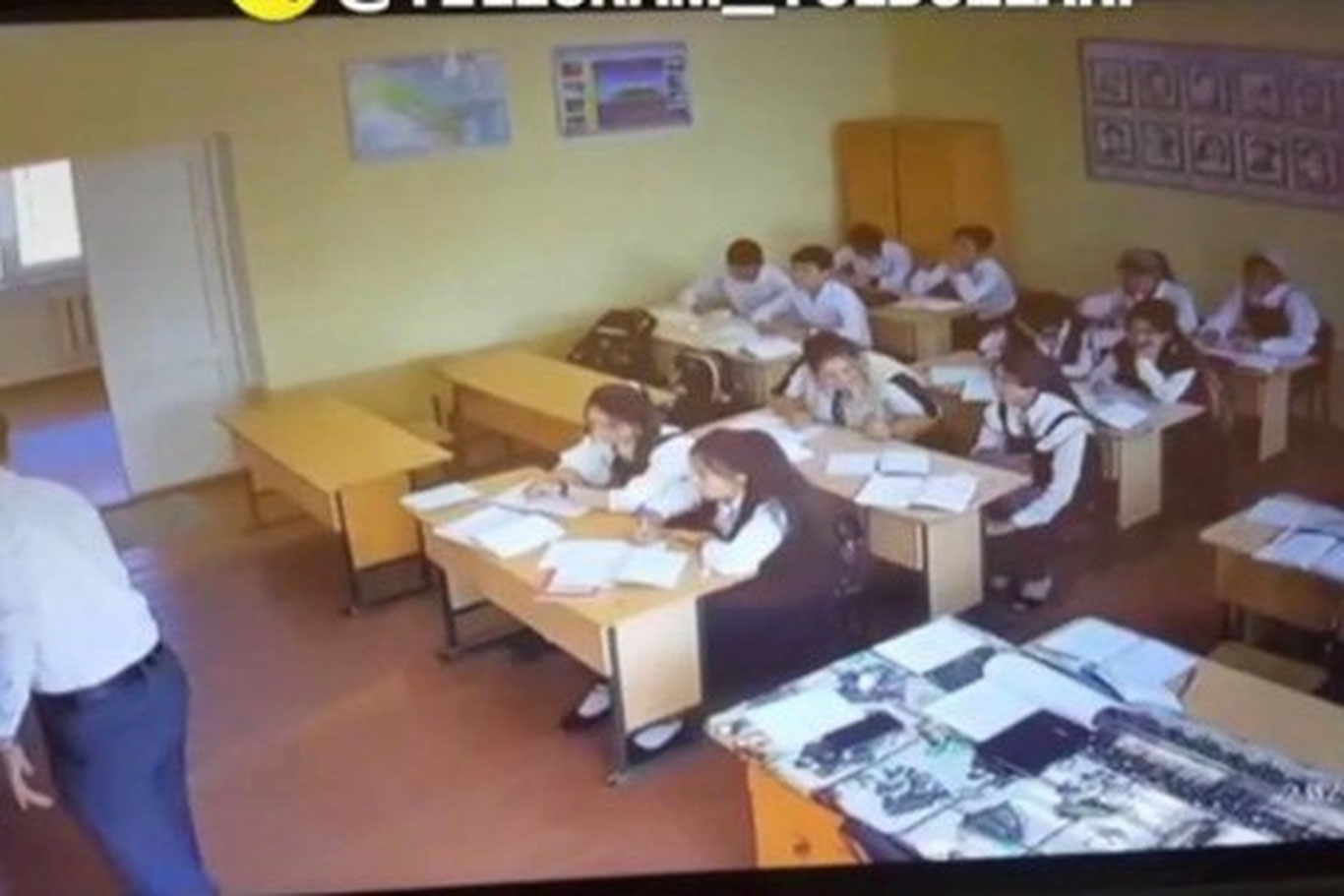 Наманганда ўқитувчи ўқувчилардан калтак еди