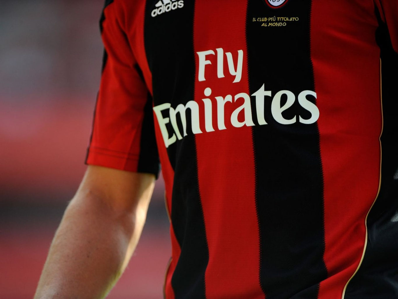 “Milan” “Emirates bilan shartnomani uzaytirdi