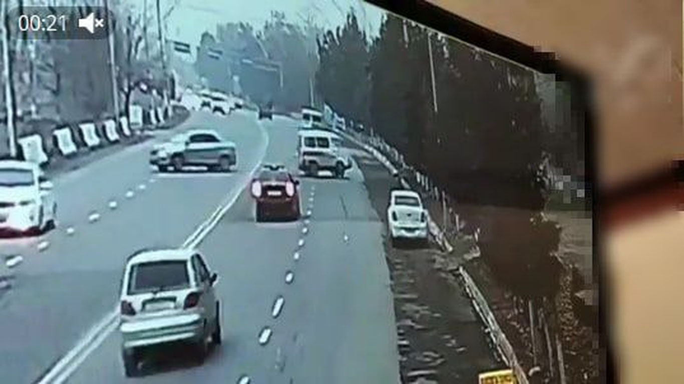 Andijonda ichida bolalar bo‘lgan Damas ag‘darilib ketdi