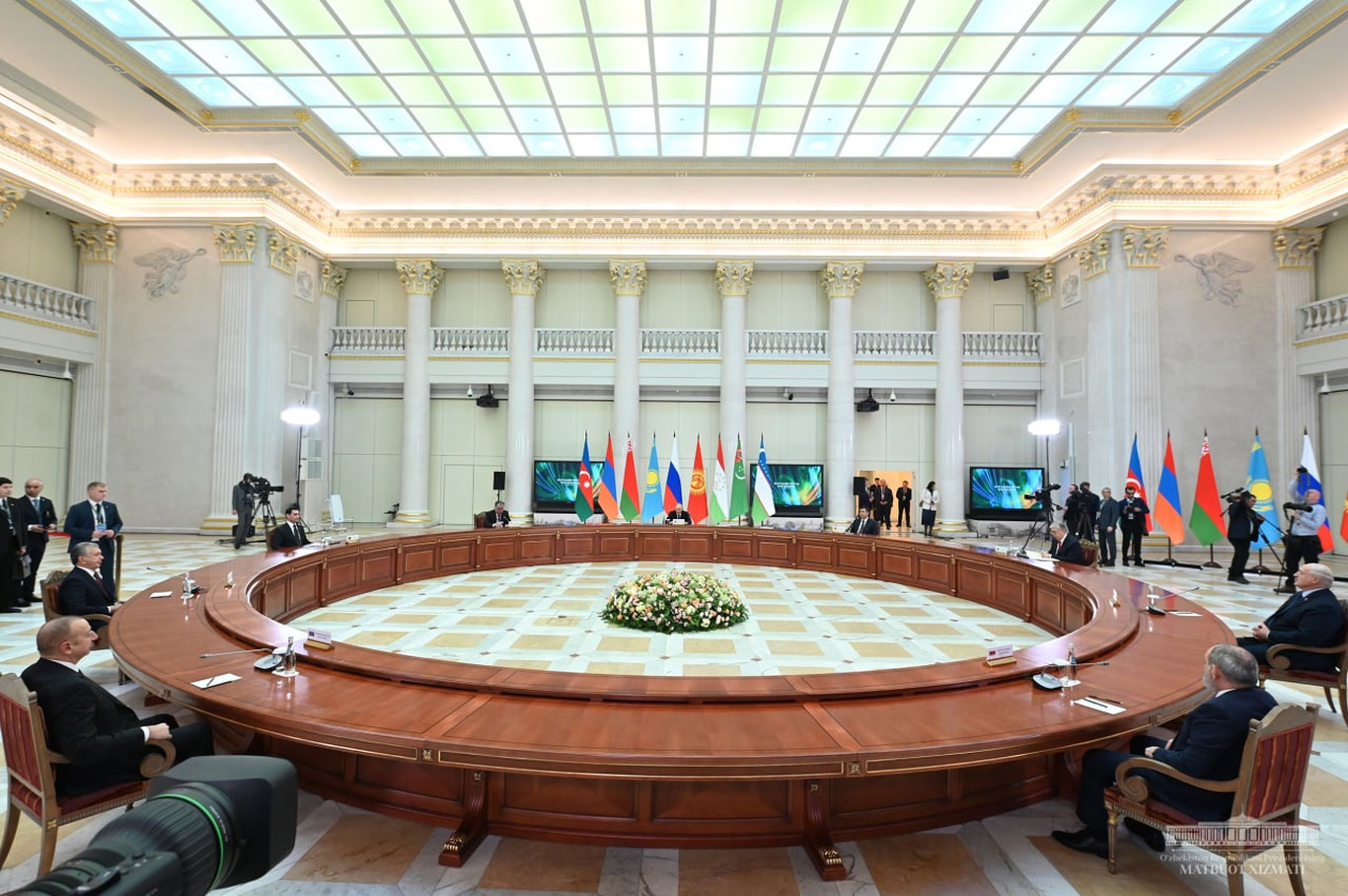 Shavkat Mirziyoyev MDH davlat rahbarlari uchrashuvida qatnashdi