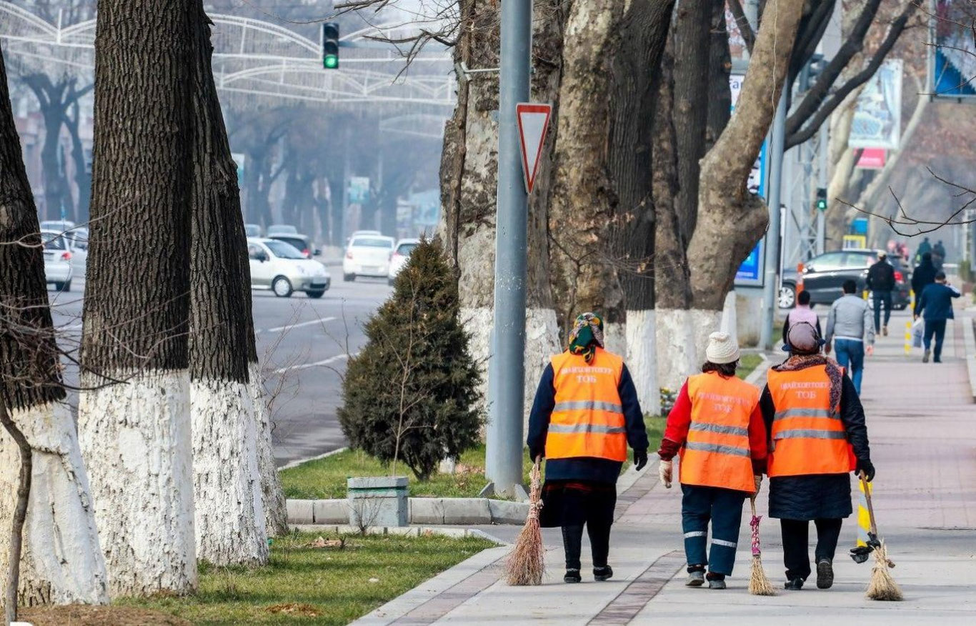 Термизда ободонлаштириш бўлими ходимлари дам олиш кунида мажбурий ишлатилгани айтилди