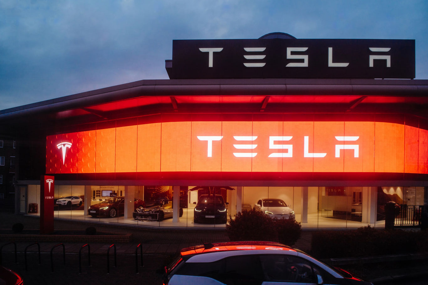 “Tesla” jarimaga tortildi