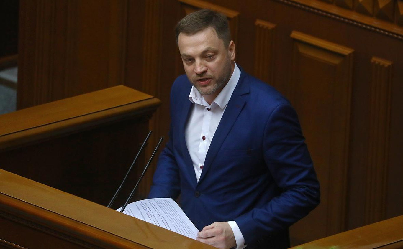 Украина ИИВ раҳбари вертолёт қулаши оқибатида ҳалок бўлди