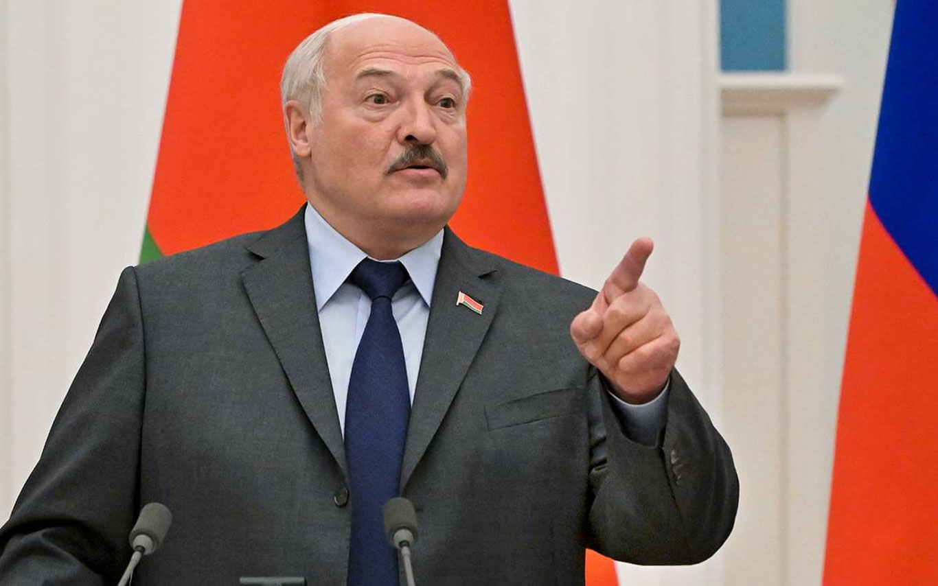 Lukashenko Ukraina uni hayratlantirganini tan oldi