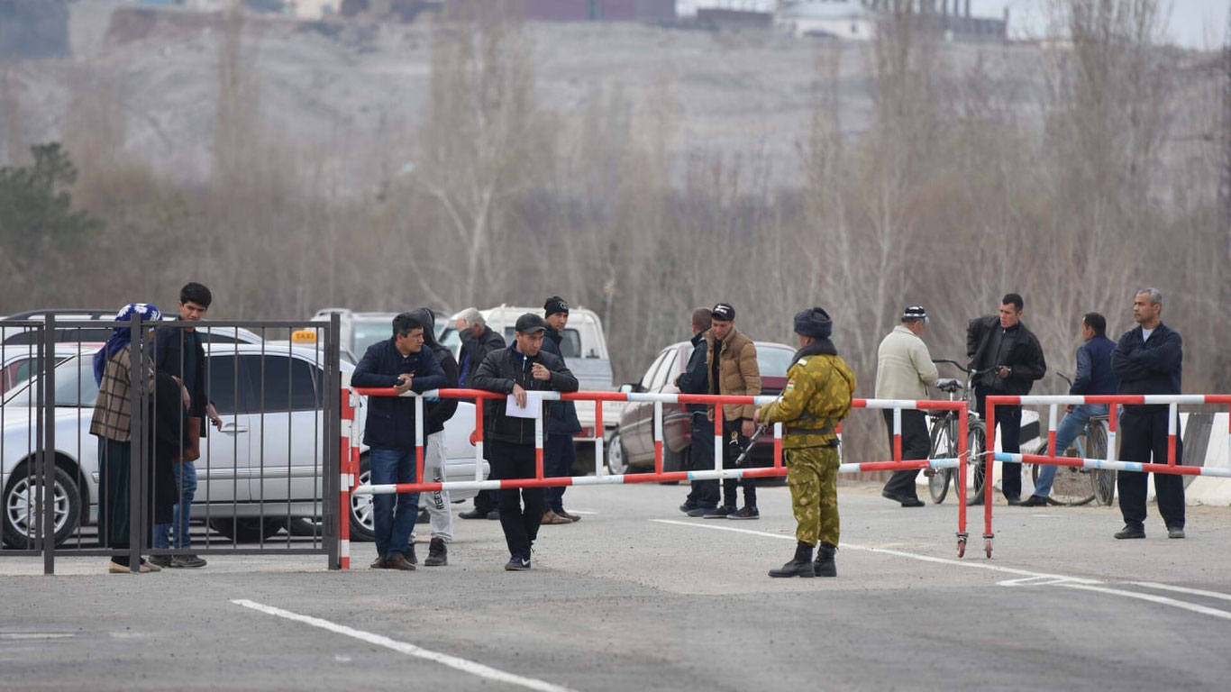 Тожикистон Ўзбекистон билан чегарадаги назорат-ўтказиш пунктларини кучайтиради