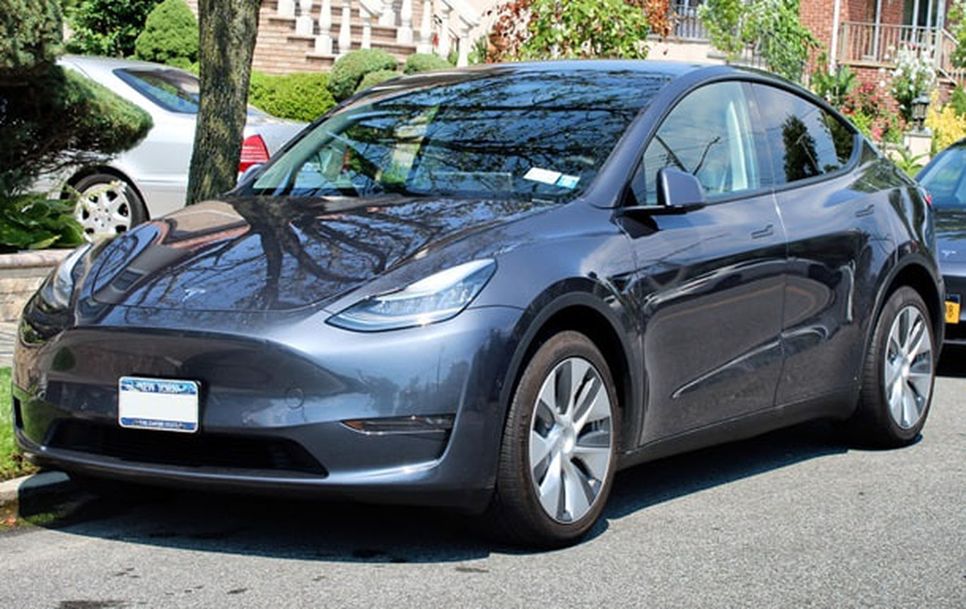 Tesla эгаси рулсиз қолди