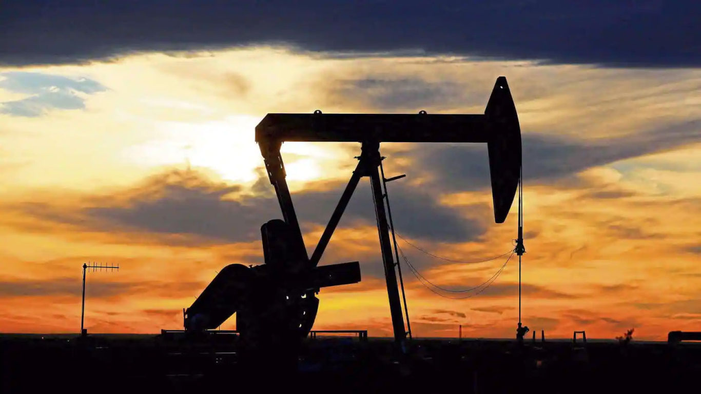 Россия нефтига қўйилган чеклов оқибатида 8 миллиард евро кам пул ишлади