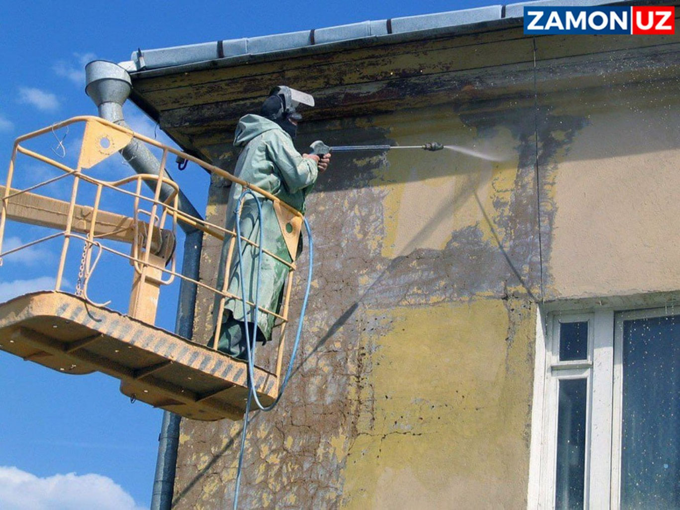 Қорақалпоғистонда шароити оғир оилаларнинг эскирган уйлари таъмирланади