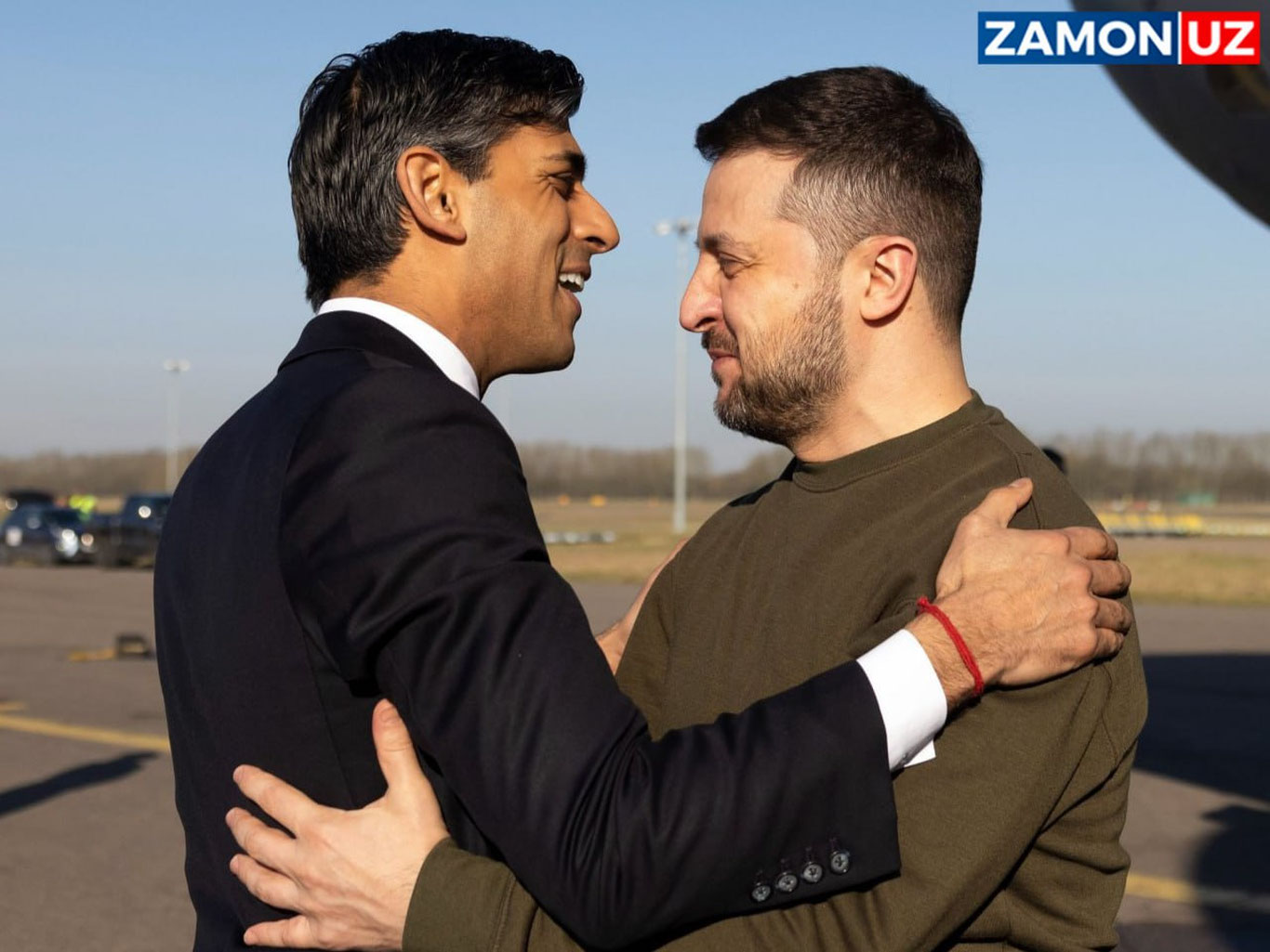 Зеленский Британияга борди