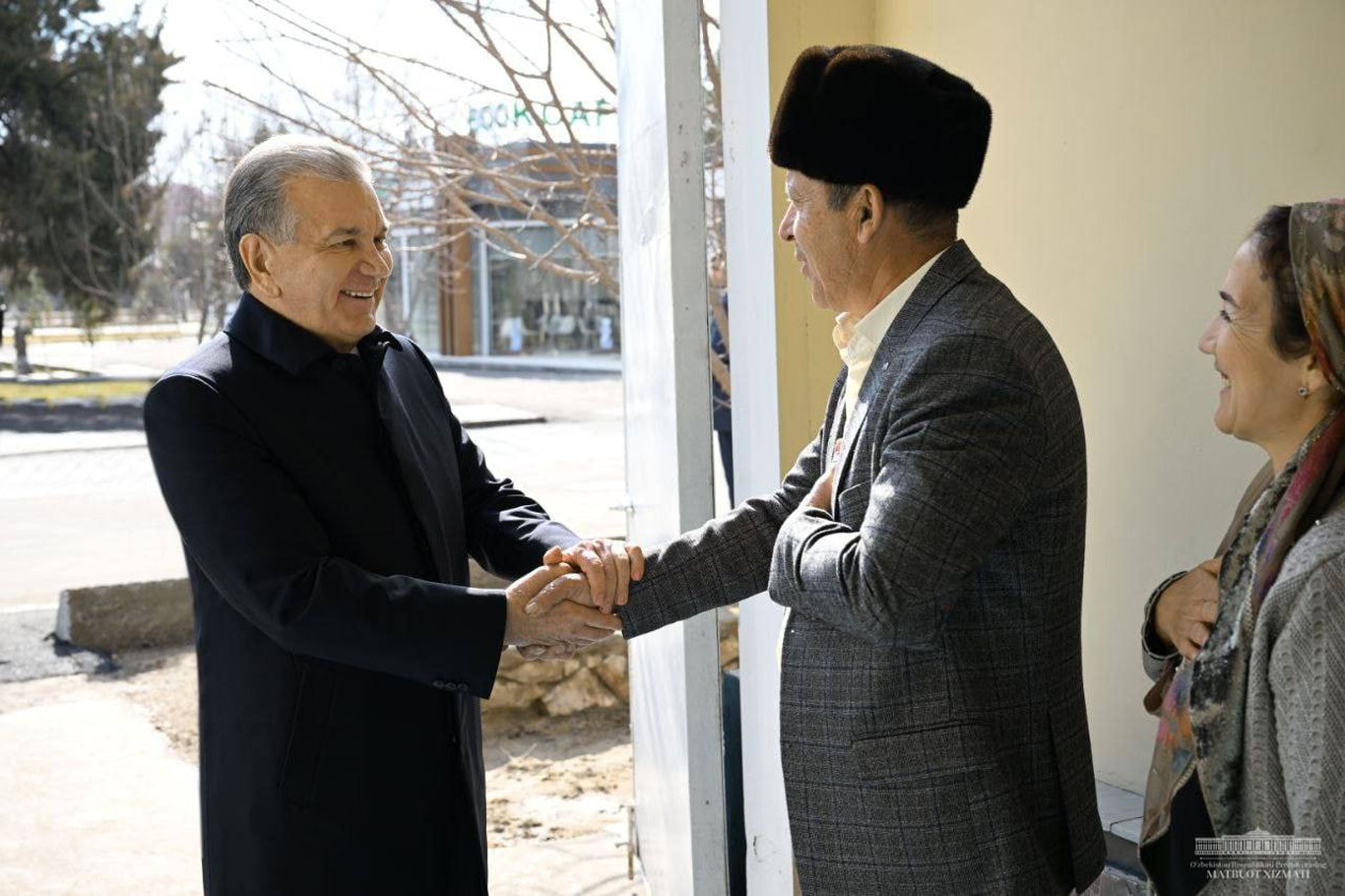 Prezident Buxoro tumanidagi xonadonda mehmon bo‘ldi