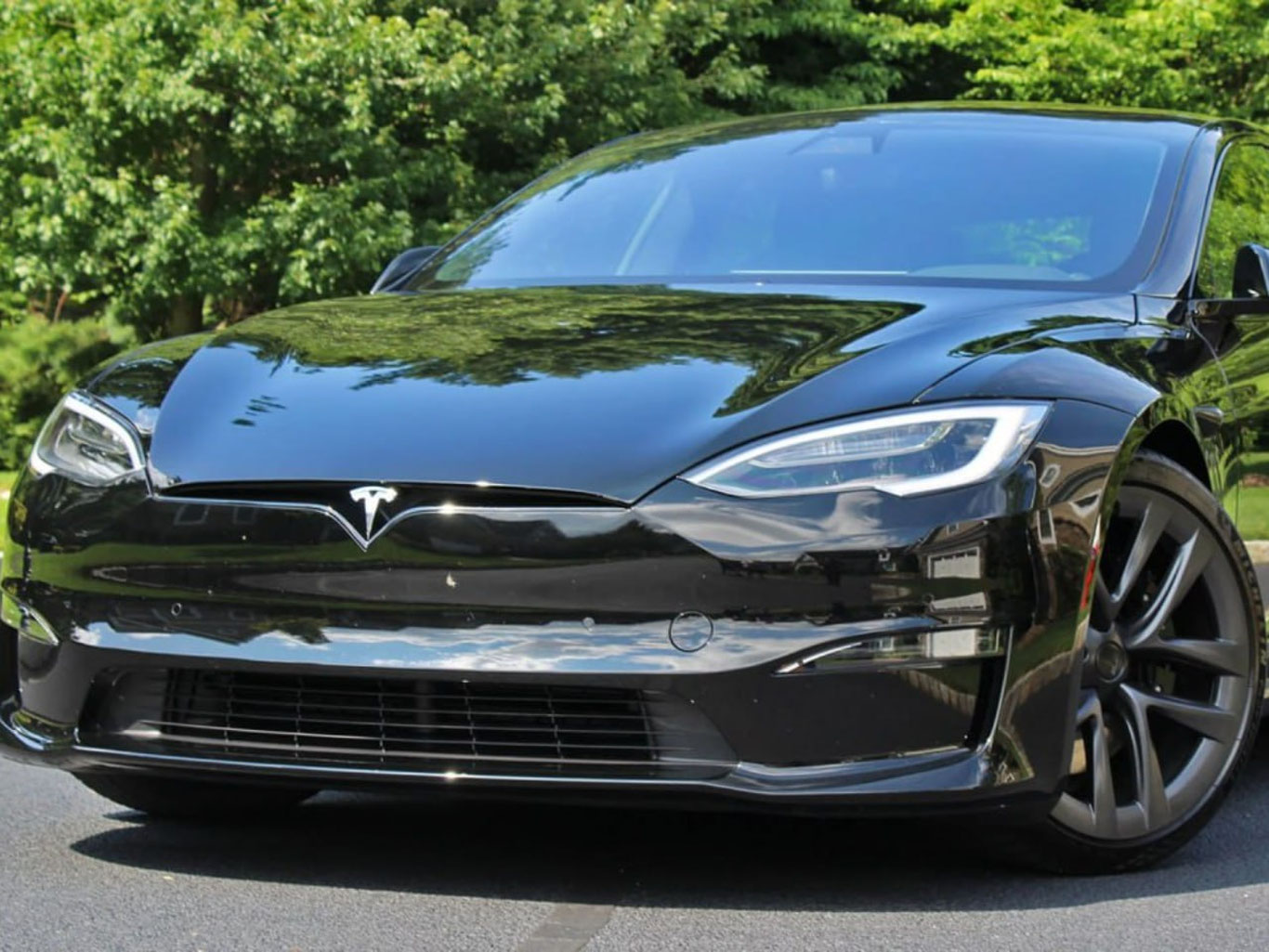 Tesla avariya xavfi tufayli 300 mingdan ortiq avtomobilni qaytarib oladi