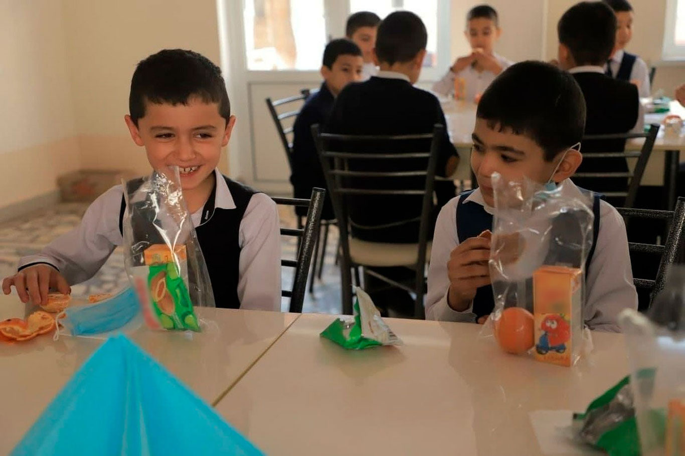 Давлат дастури тасдиқланди: Бошланғич синф ўқувчилари бепул овқат билан таъминланади