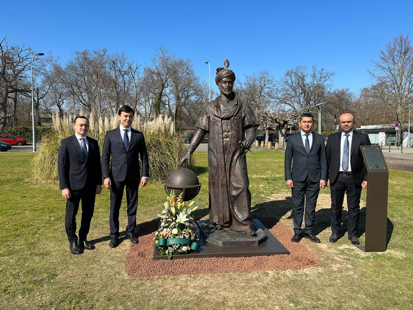 Францияда Мирзо Улуғбек ҳайкали ўрнатилди — фото