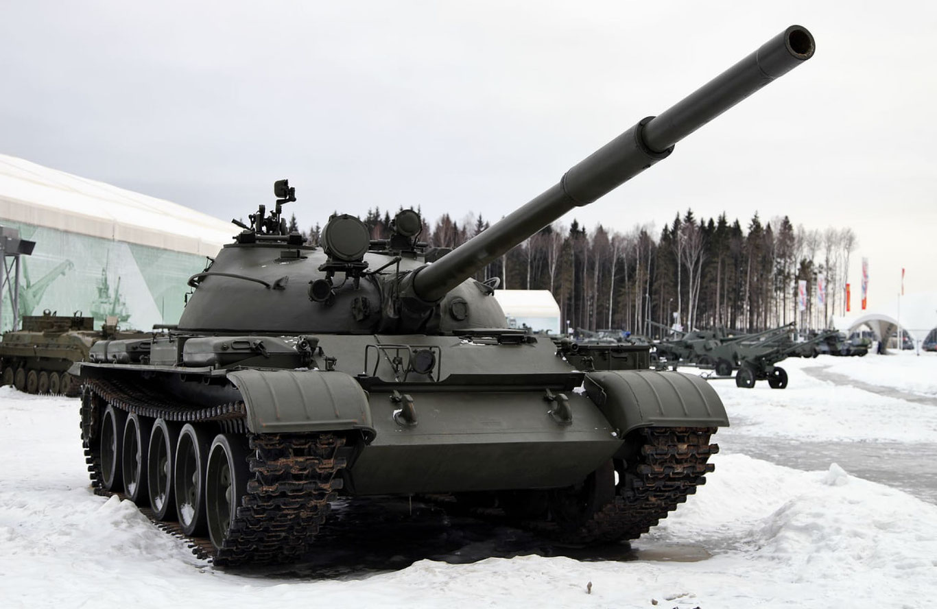 Россия эскирган танклардан фойдаланишга мажбур бўлмоқда