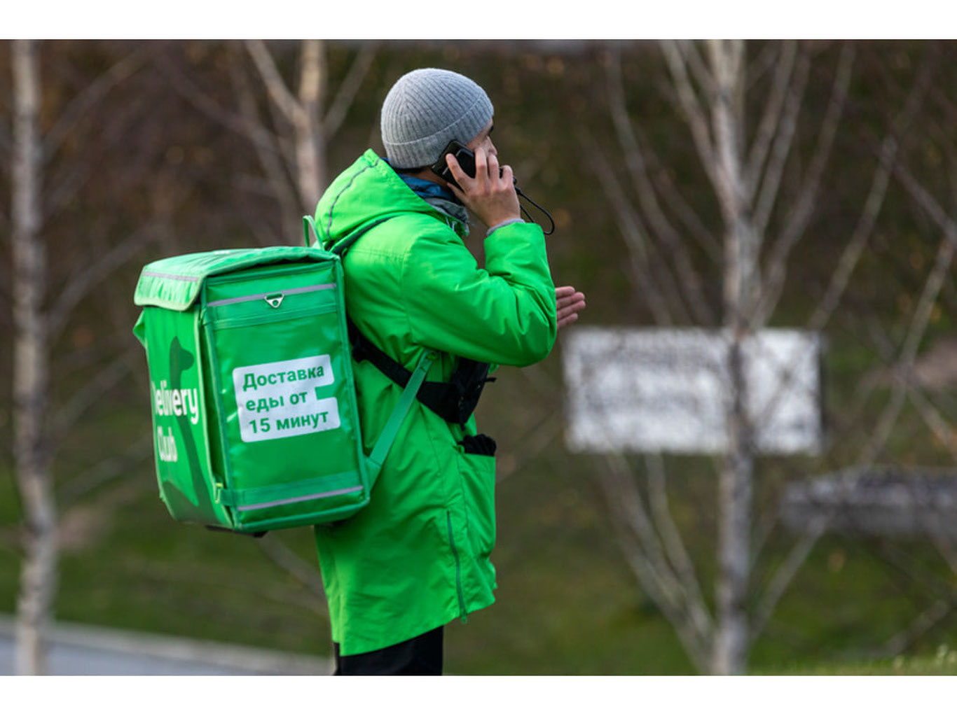 Россиядаги мигрантлардан норасмий курьерлик хизматларида ишламаслик сўралди