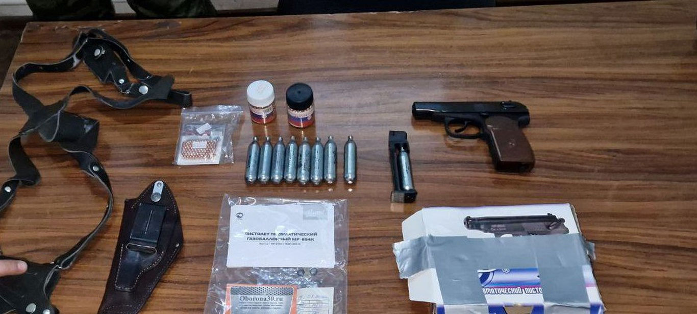 Rossiya fuqarosi O‘zbekistonga to‘pponchalar olib o‘tmoqchi bo‘ldi