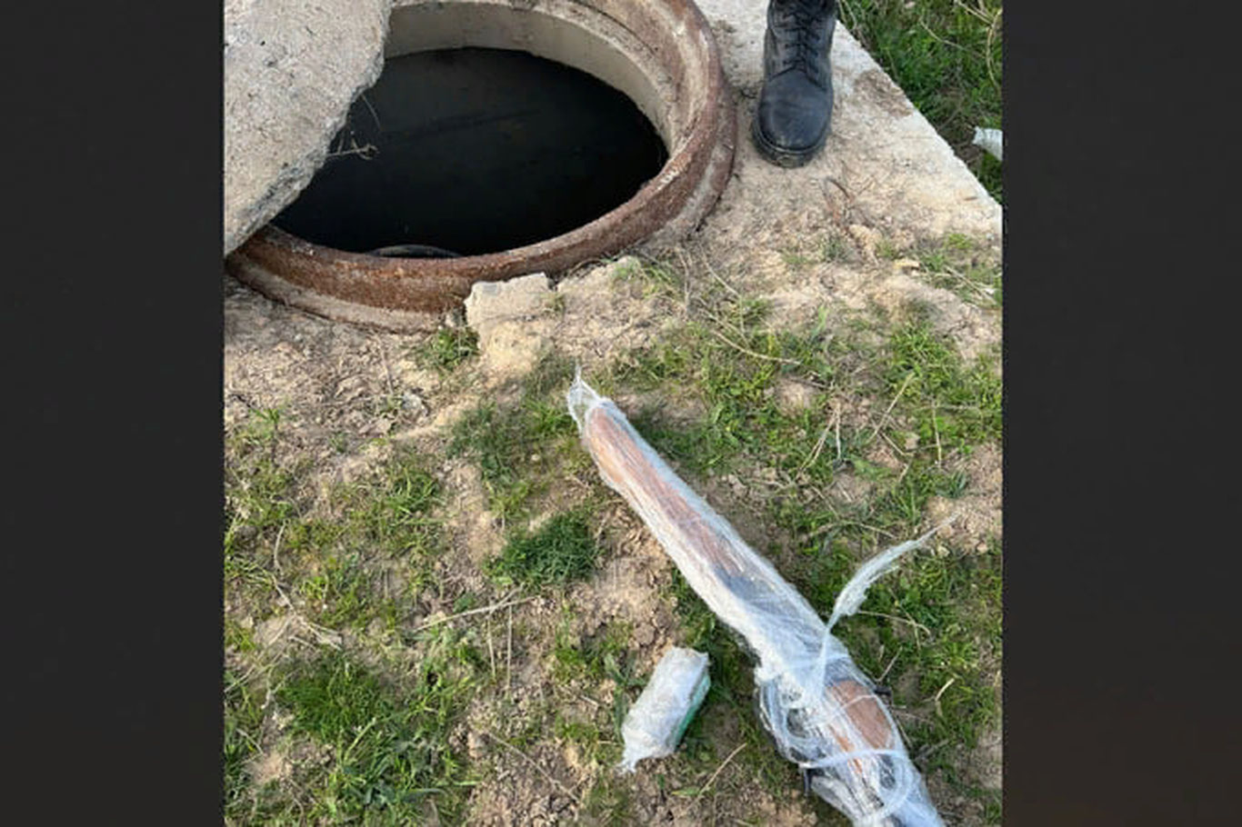 Қирғиз-ўзбек чегарасида қурол яширилган ўра аниқланди