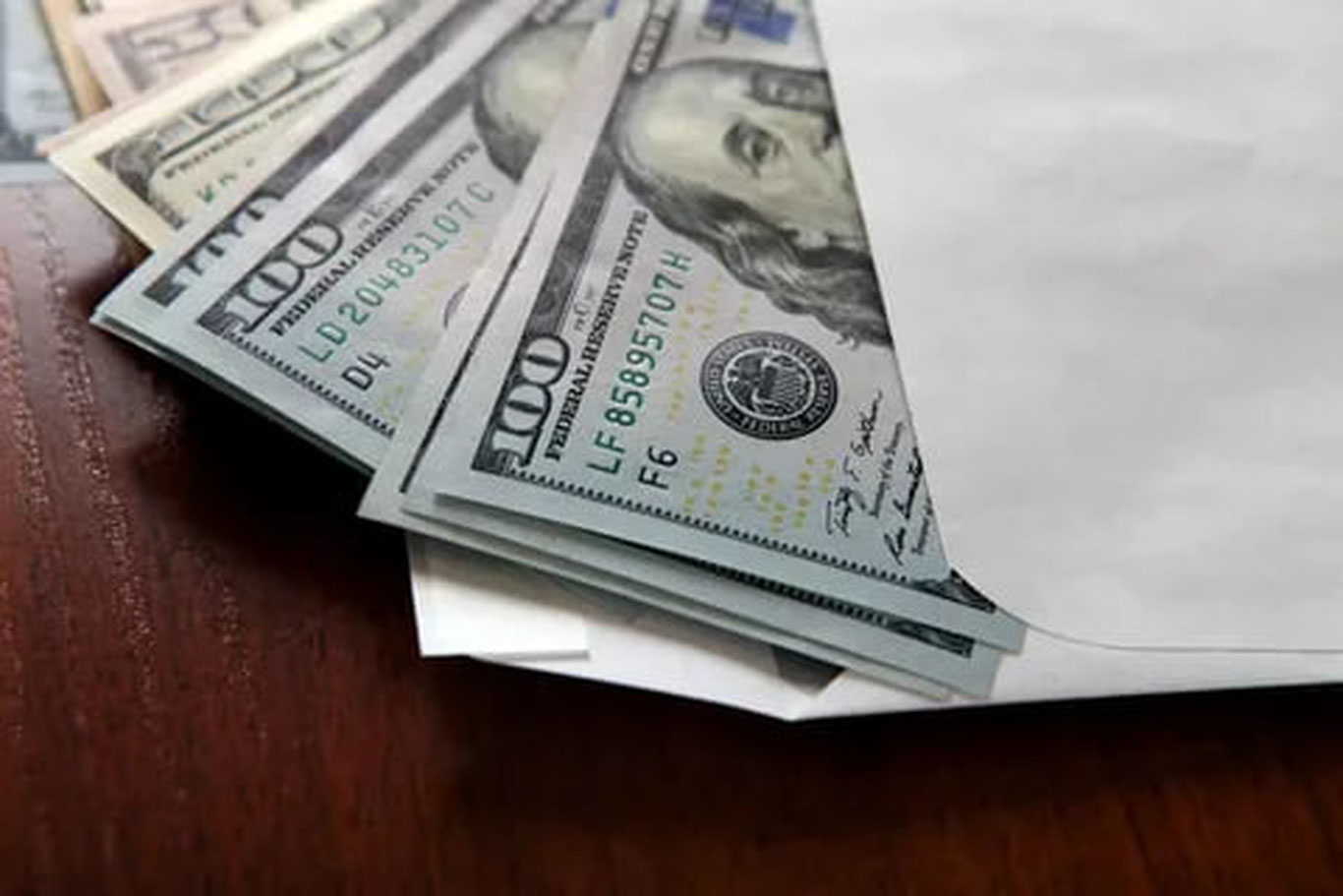 Бухорода мактаб директори пора билан қўлга тушди