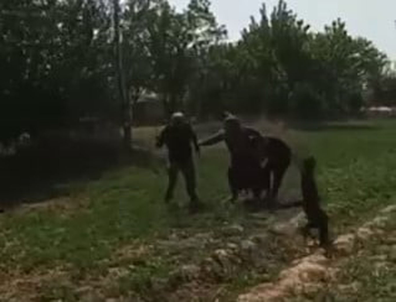 Косонда ота ўз қизини аёвсиз калтаклади