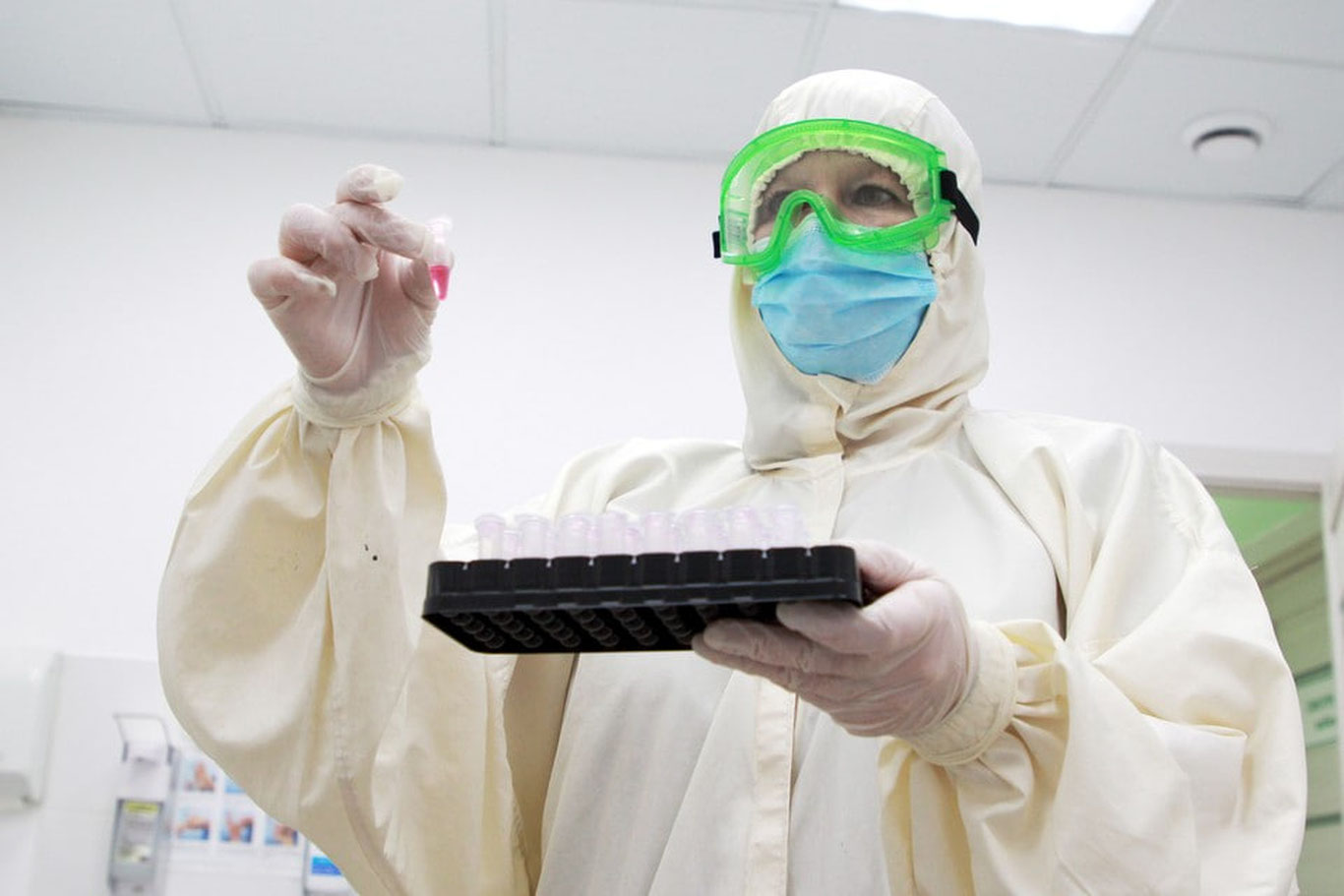 Rossiyada COVID—19'ning barcha shtammlariga qarshi yangi dori yaratildi