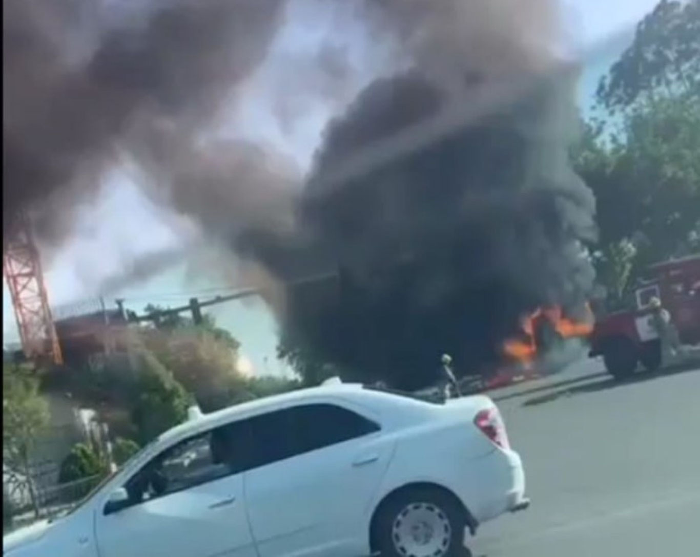 Тошкентда йўловчи автобус ёниб кетди