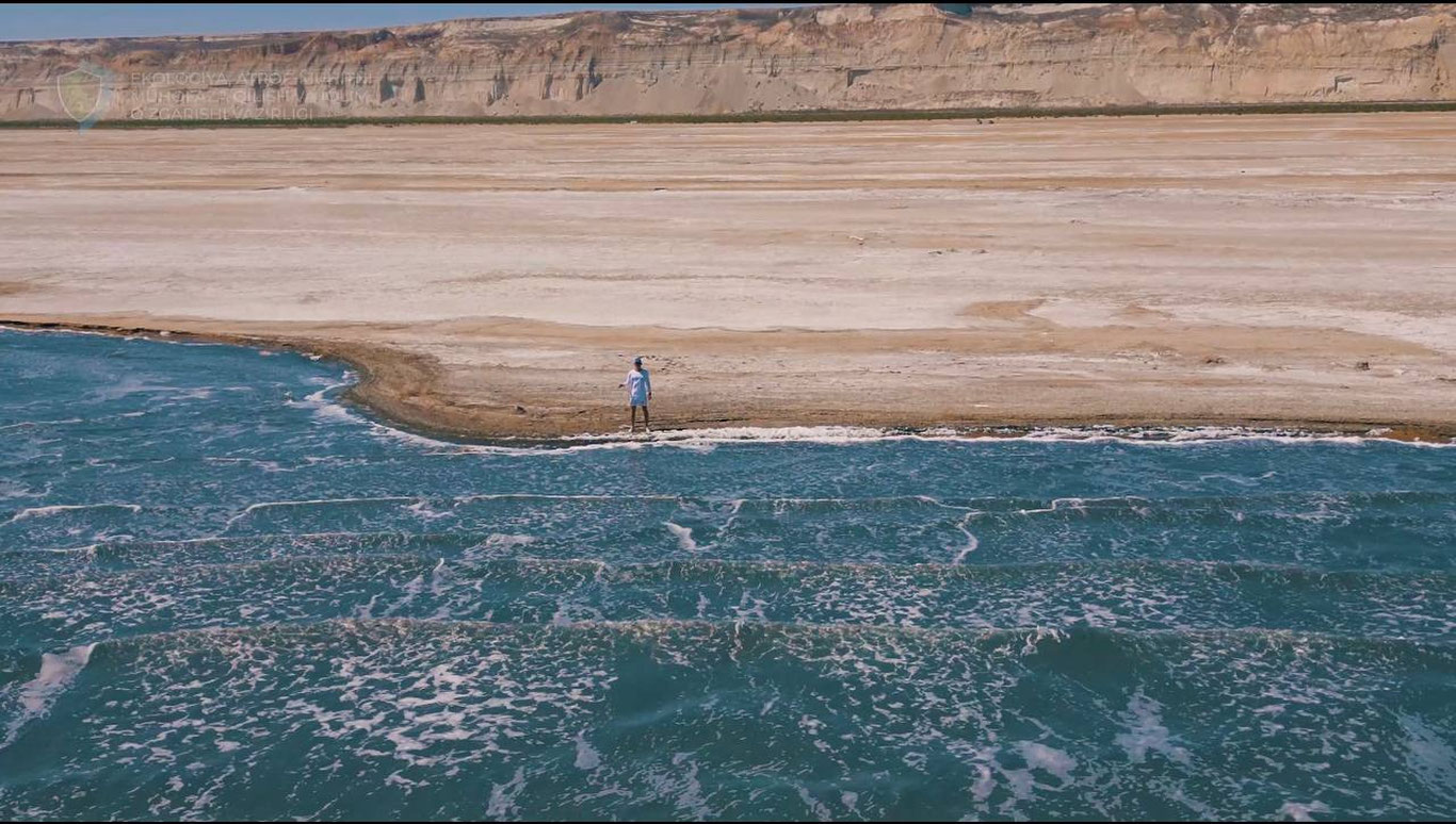 Andrey Kulikov qurigan Orol dengizi tubi bo‘ylab 42 km.dan ortiq masofani bosib o‘tdi — video