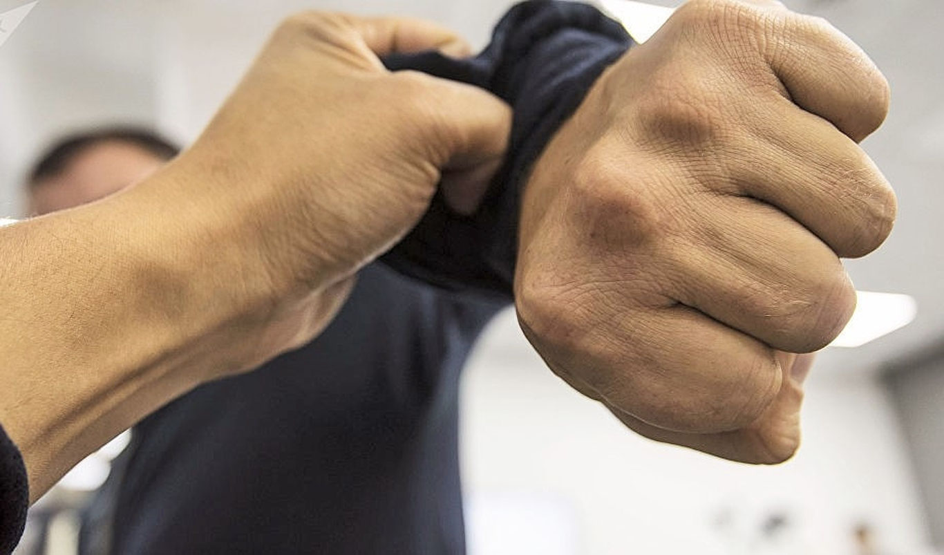 Қаршида агентлик раҳбари ходимини жағини синдиргани айтилмоқда