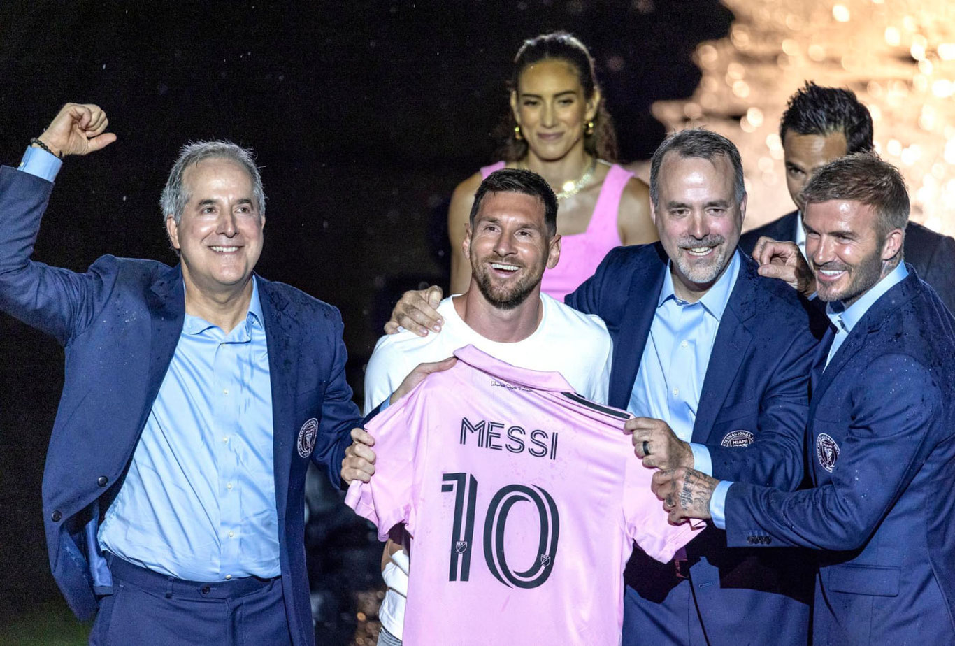 Bo‘ron tufayli Messi va Busketsning taqdimoti ikki soat kechikdi