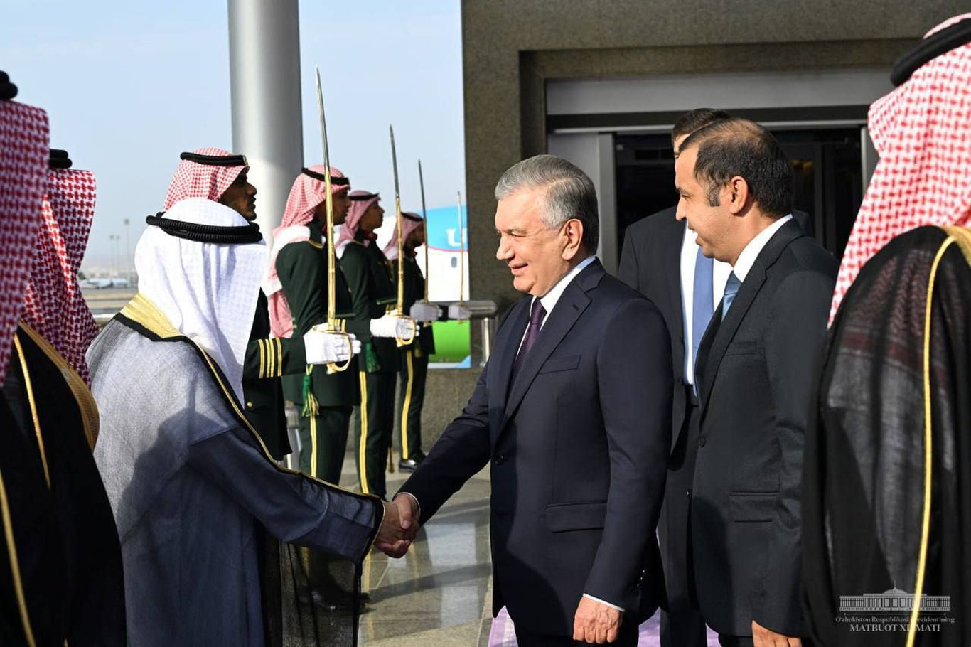 Shavkat Mirziyoyev Jiddaga yetib keldi