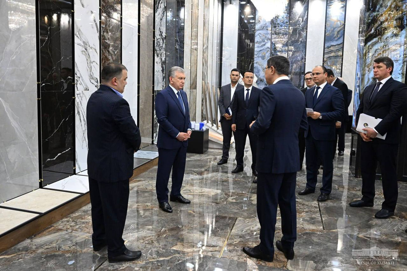 Prezident kafel va keramogranit mahsulotlari ishlab chiqaruvchi korxonaga bordi