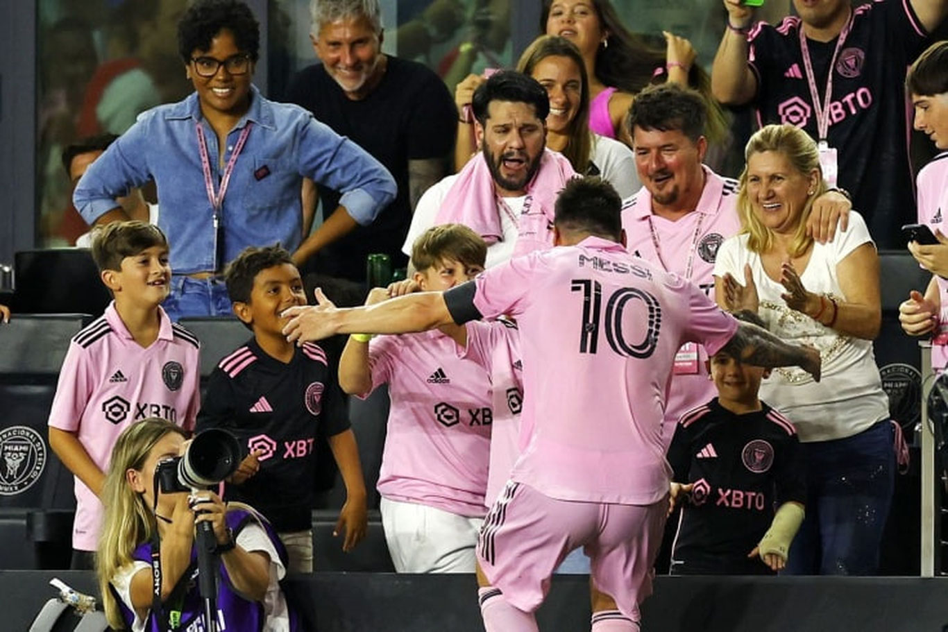 Messi "Inter Mayami"dagi birinchi golini oilasi bilan nishonladi
