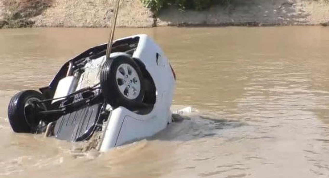 Сурхондарёда Gentra каналга тушиб кетди