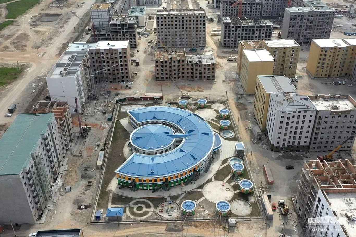 Prezident Farg‘onadagi "Yangi O‘zbekiston" massivi qurilishi bilan tanishdi