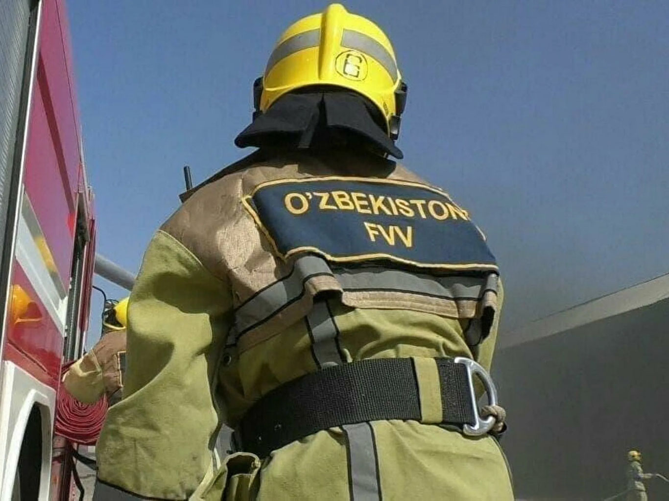 Фарғонада караоке кафеси ёниб кетди