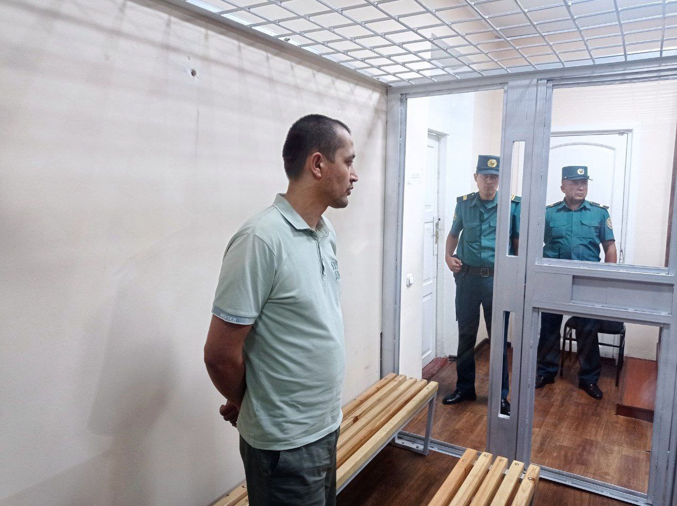 Блогер Абдуқодир Мўминовга 11 йил қамоқ жазоси бериш сўралди