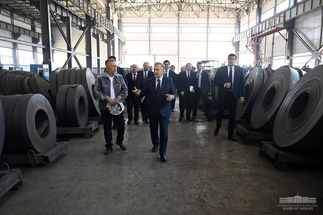 Шавкат Мирзиёев «Ангрен» эркин иқтисодий зонасидаги корхоналар фаолияти билан танишди
