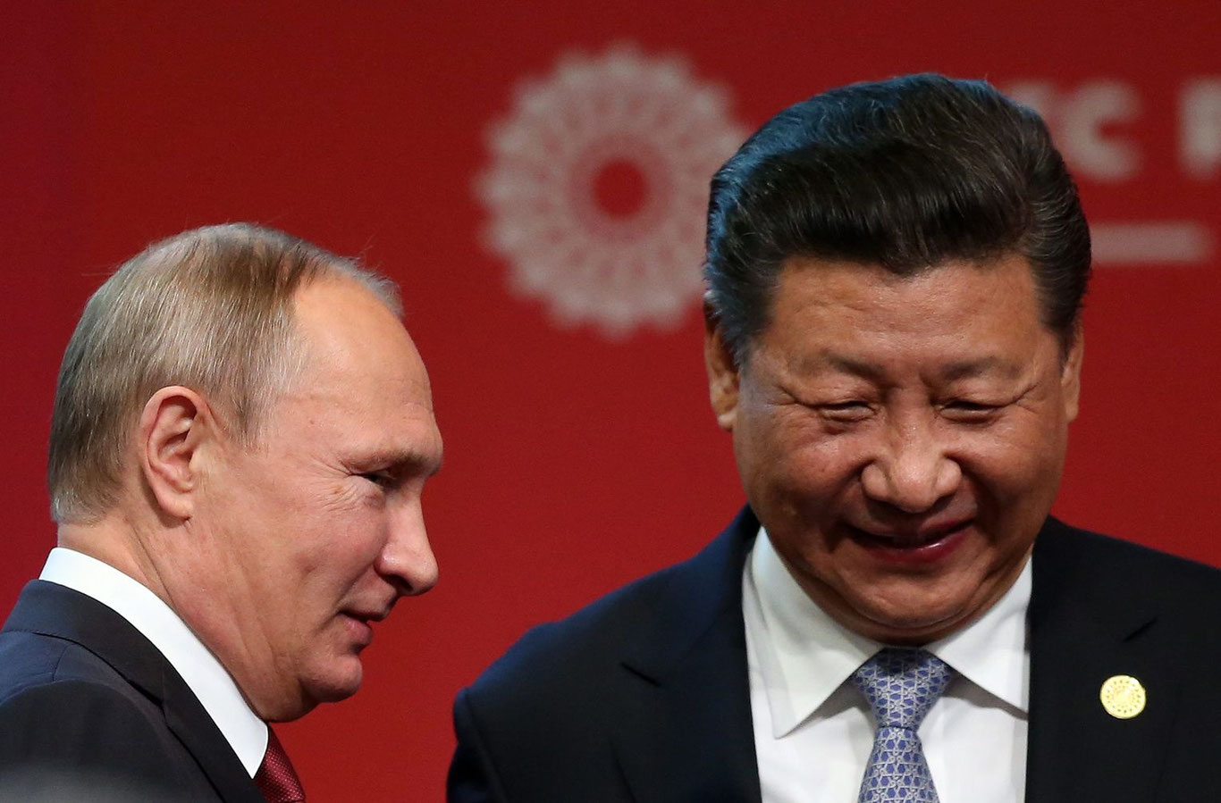 Эски қадрдонлар учрашуви: Путин ва Си Цзиньпин ой охирида музокаралар ўтказади