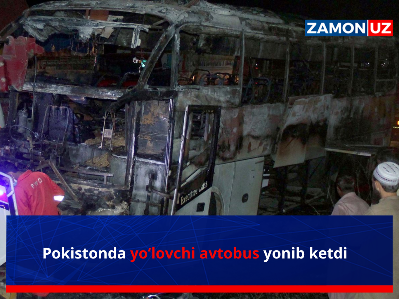 Покистонда йўловчи автобуси ёниб кетди