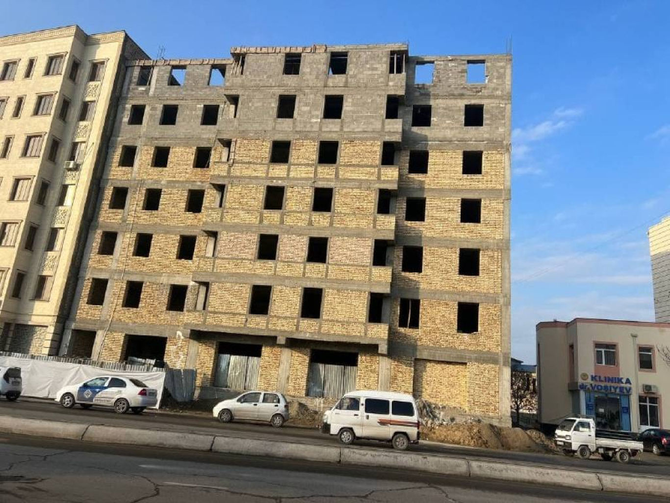 Buxoroda ko‘p qavatli uy qulab tushgani aytildi