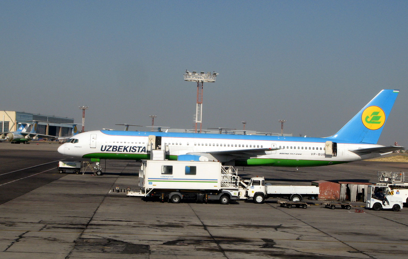 Тошкент аэропортида самолёт фарроши йўловчининг пулларини ўзлаштириб олди