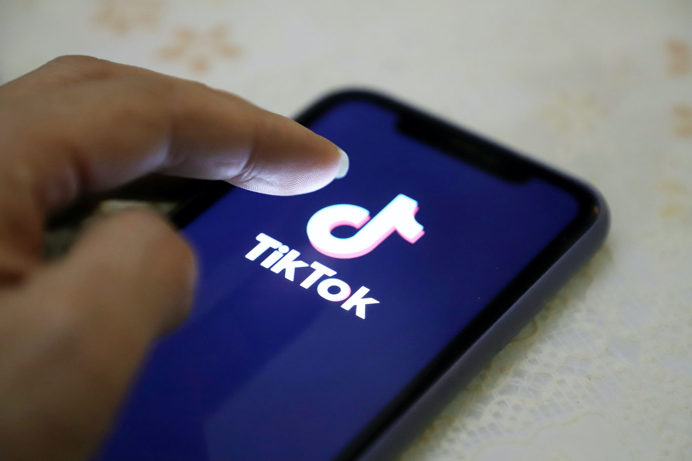 АҚШ штатларидан бирида давлат хизматчиларининг TikTok’дан фойдаланиши тақиқланди