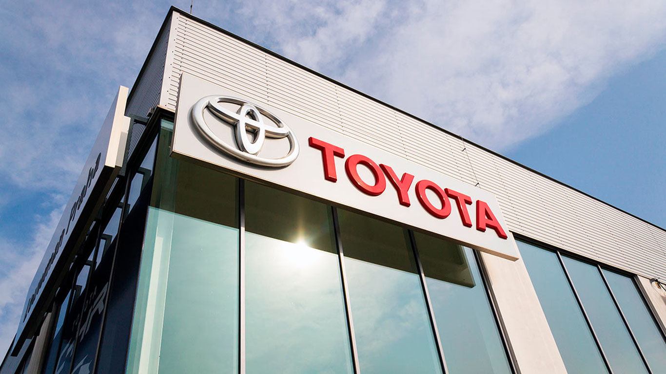 Qozog‘iston Rossiyani tark etgan Toyota‘ni “og‘dirib” olmoqchi