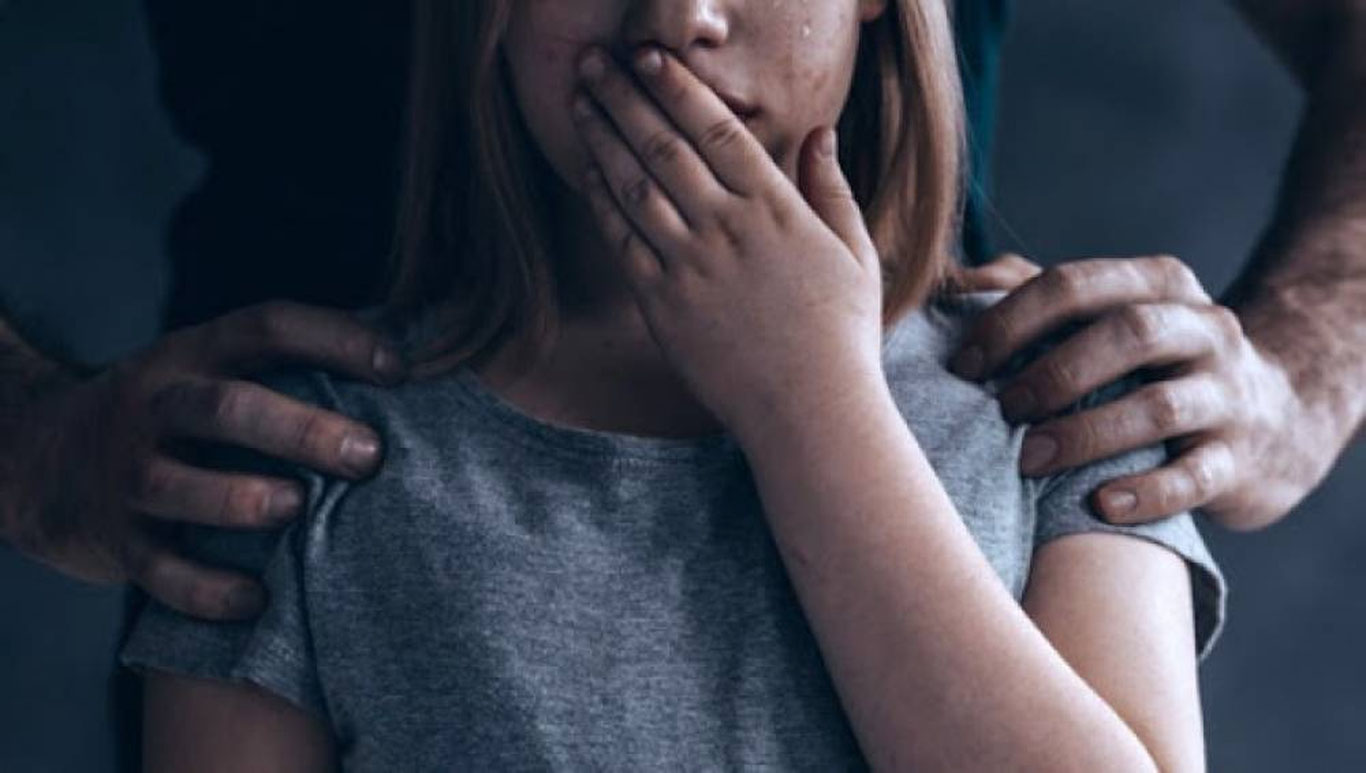 Асраб олган 13 ёшли қизини зўрлаган қашқадарёлик эркак 12 йилга қамалди