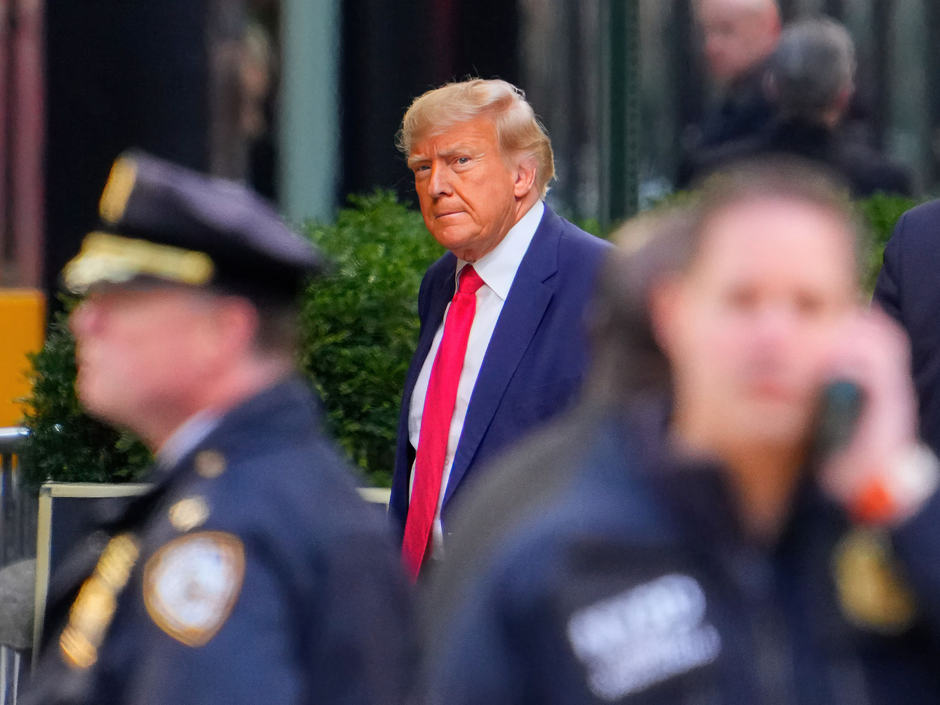 Donald Tramp hibsga olindi