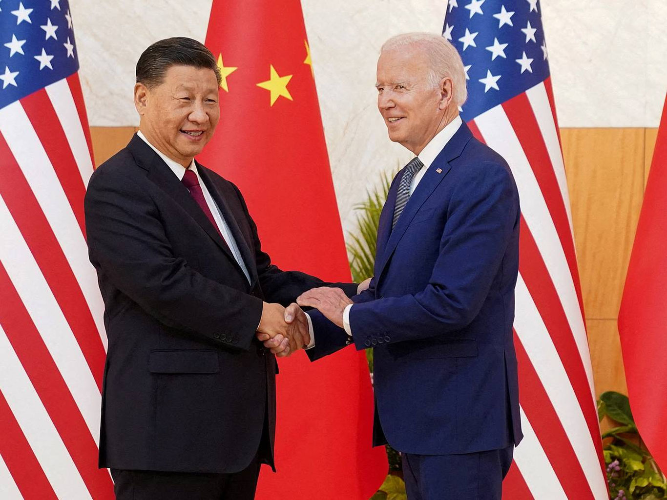 Reuters: Байден Си Цзиньпинни диктатор деб атади