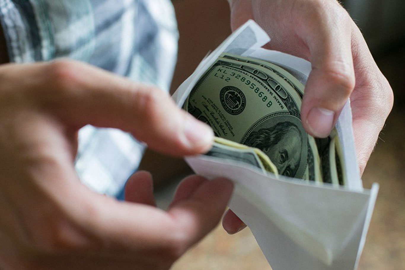 Самарқандда электр тармоқлари корхонаси раҳбари пора билан ушланди