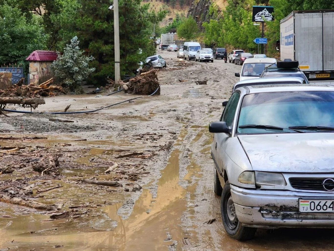 Тожикистондаги сел қурбонлари сони 17 кишига етди