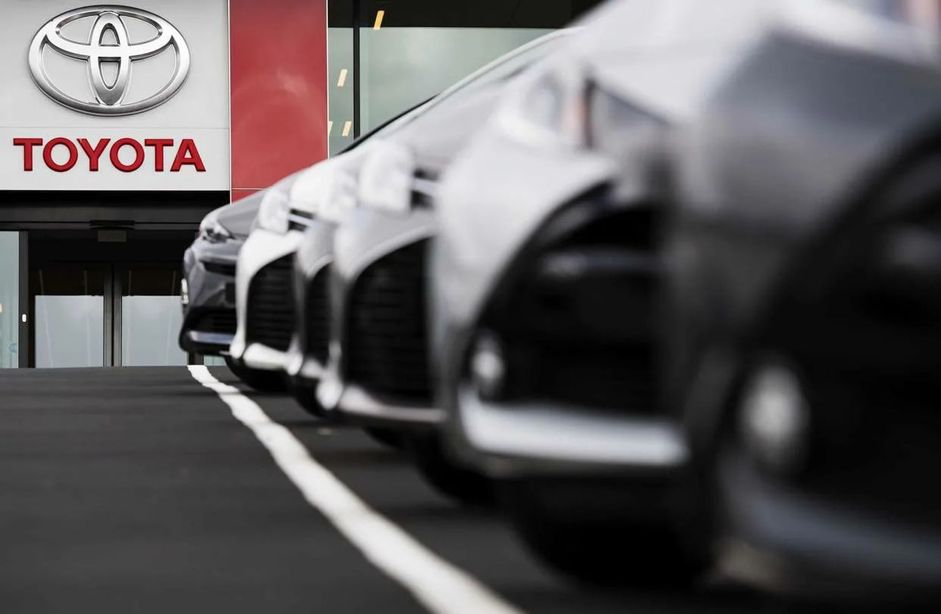 Тойота тизимдаги носозликдан сўнг ишлаб чиқаришни қайта тиклади