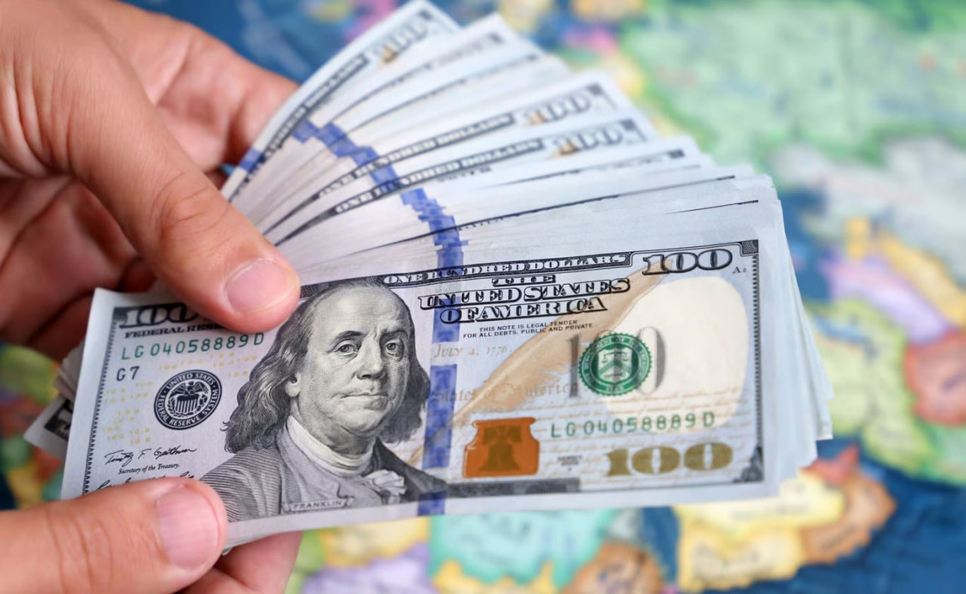 Доллар курси кетма-кет учинчи кун кўтарилди